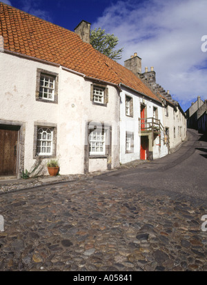 dh maison en terrasse du XVIIe siècle CULROSS FIFE ECOSSE terrasse blanche maisons rue pavée en pierre village écossais pittoresque du royaume-uni Banque D'Images