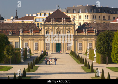 Palais du Belvédère inférieur et jardins sur une belle journée ensoleillée en Vienne Autriche Banque D'Images