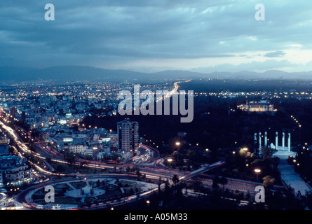 Vue aérienne de la ville de Mexico et château de Chapultepec de nuit Banque D'Images