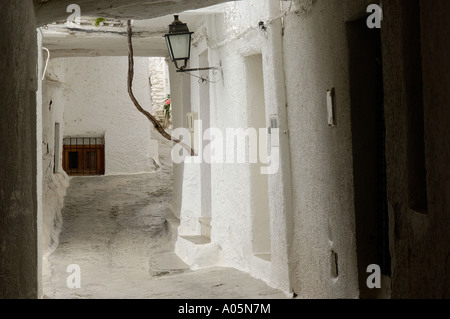 Calle tipica pueblo de Pampaneira la Alpujarra de Grenade Andalousie Espagne Banque D'Images