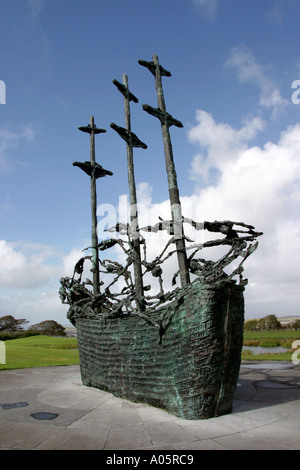 Le Comté de Mayo Irlande National Famine Memorial Murrisk le squelette de bateau Banque D'Images