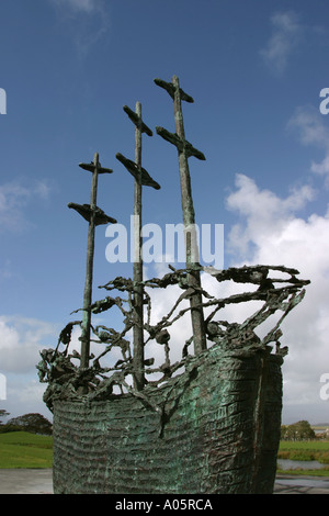 Le Comté de Mayo Irlande National Famine Memorial Murrisk le squelette de bateau Banque D'Images