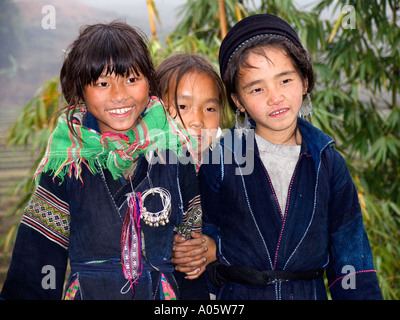 Territoires du Vietnam Sapa Black H Mong, zone tribale le Village Lao Chai smiling H mong enfants hilltribe Banque D'Images