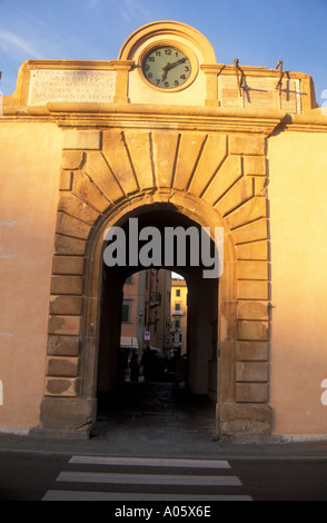 Portail citywall Porta a Mare cité médiévale capitale de l'île Elba Portoferraio Italie Banque D'Images