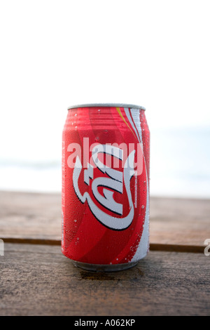 Pouvez du thaï le coca-cola, Hat Yao beach Ko Phangan, Thaïlande. Banque D'Images