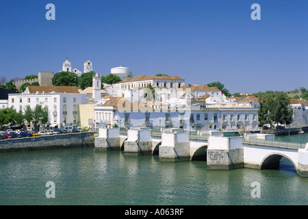 L'Algarve, le pont médiéval à Tavira Banque D'Images