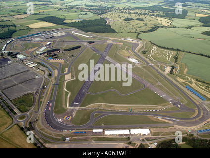 Vue aérienne du circuit du Grand Prix de Silverstone, accueil de la British Formula 1 Grand Prix et quantité d'autres événements de course automobile Banque D'Images