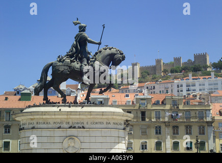 La statue équestre de Dom Joao II dans la Praca da Figueira square, le centre de Lisbonne, Portugal Banque D'Images
