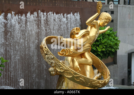 Paul Manship's 'Prométhée' au moindre Plaza, Rockefeller Center, New York Banque D'Images