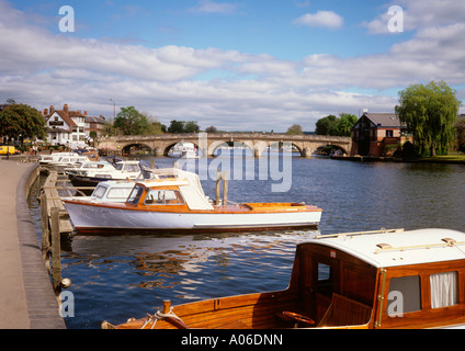 Berkshire ROYAUME UNI bateaux sur la Tamise à Henley on Thames Banque D'Images