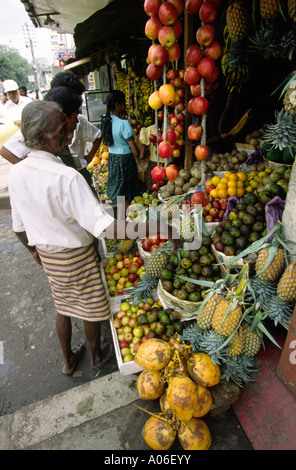 Sri Lanka Kandy route étal de fruits Banque D'Images