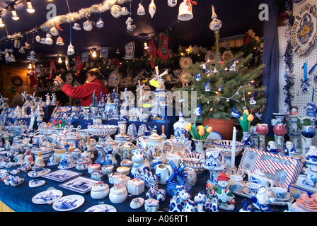 Marché allemand de noël en plein air Manchester England UK Royaume-Uni GB Grande Bretagne l'Europe Union Européenne UE Banque D'Images