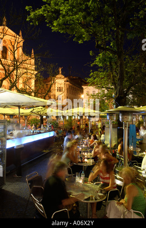 La Slovénie Ljubljana Preseren trg Square Cafe Planète Plocnik de nuit Banque D'Images