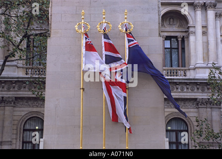 "Drapeaux, 'Cénotaphe Monument commémoratif de guerre', ^Whitehall, Londres' Banque D'Images