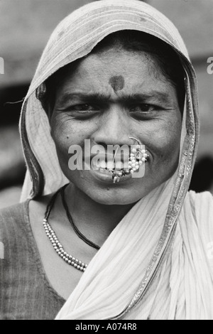 Femmes de Maharashtra portant nez anneau Inde, ancienne image vintage 1900s Banque D'Images