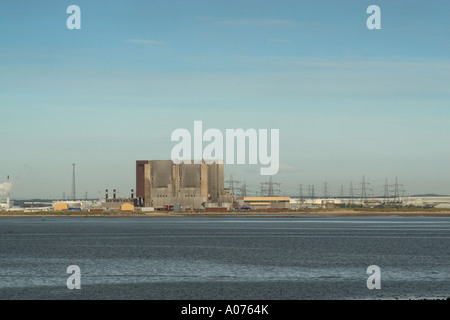 Vue sur l'embouchure du fleuve Tees vers la centrale nucléaire de Hartlepool Banque D'Images