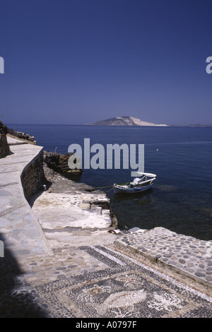 Le port de Mandraki Nissiros île du Dodécanèse Grèce Europe Banque D'Images