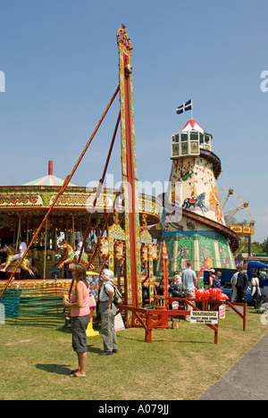 Jeux de divertissement traditionnels d'été et expositions amusantes Royal Cornwall Show Country show Ring The Bell & Carousel Wadebridge Cornwall UK Banque D'Images