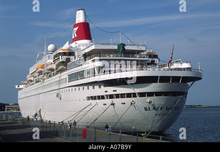 Bateau de croisière le Black Watch est vue ici amarré à quai dans le port de Copenhague Langelinie Banque D'Images