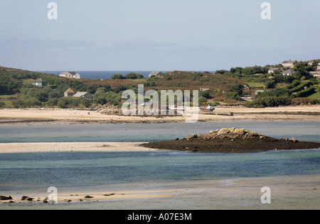 Isles of Scilly Bryher et quai de l'église pris de Tresco Banque D'Images