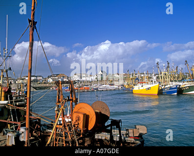 KILMORE QUAY CO WEXFORD RÉPUBLIQUE D'IRLANDE EUROPE Octobre bateaux de pêche colorés dans le port de ce joli village Banque D'Images