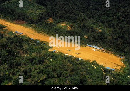 Forêt amazonienne, au Brésil. Débarquement illégal-bande en région minière de l'or. Territoire Yanomami. Banque D'Images