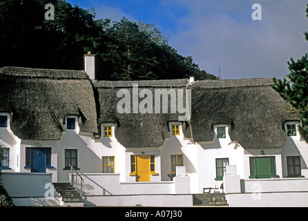 DUNMORE EAST Waterford La République d'Irlande Europe Octobre rangée de chaumières dans charmant village Banque D'Images