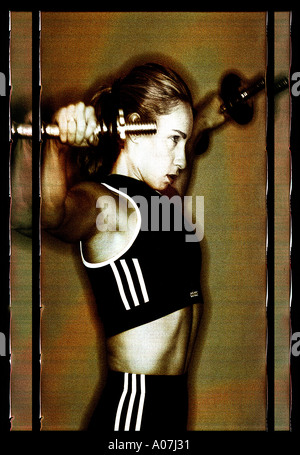 Ville, au dévouement, à l'horizontale, Blurred Motion, en plein air, scène urbaine, 30-34 ans, Close-Up, Tête et épaules, cheveux blonds, Cau Banque D'Images