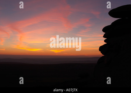 Tors de granit sur Stowe's Hill, Bodmin Moor, au coucher du soleil. Banque D'Images