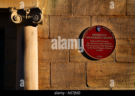 L'un des sentiers du patrimoine plaques sur le théâtre dans la ville de Dales Nidderdale Campsites Canet-en-Roussillon North Yorkshire Angleterre Banque D'Images