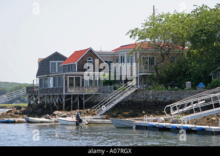 Maisons le long du rivage de la rivière Annisquam sur Cape Ann Banque D'Images