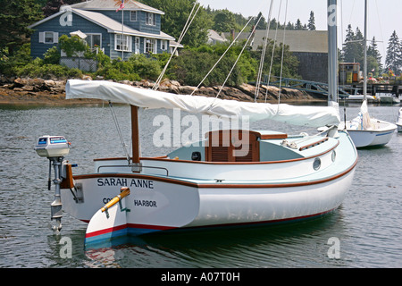 Catboat SARAH ANNE sur un mouillage à Port confortable Banque D'Images