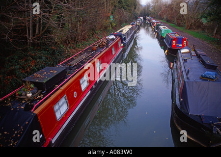 Bateaux étroits Somerset Coal canal Limpley Stoke près de Bath en Angleterre Banque D'Images