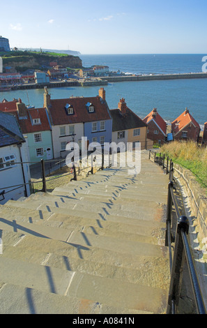 Étapes de l'abbaye de Whitby et de la vieille ville de North Yorkshire angleterre go uk eu Europe Banque D'Images