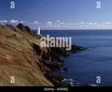 Le phare sur les falaises rocheuses au point de départ près de Salcombe Banque D'Images