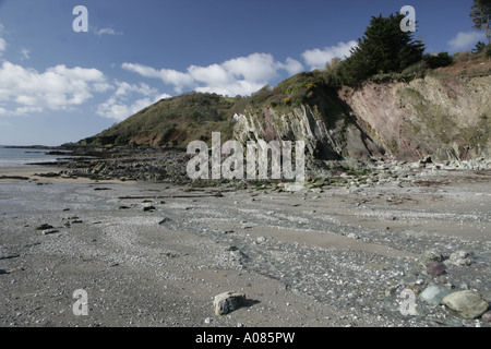 La plage à marée basse à Talland Bay près du port de pêche de Looe Cornwall Banque D'Images