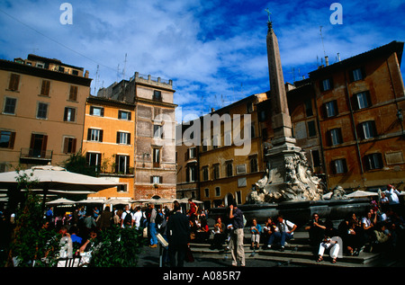 Rome Italie Piazza della Rotunda Fontana Del Pantheon et Macuteo Obélisque Banque D'Images