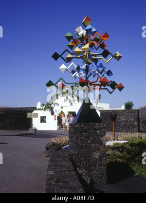 Cesar Manriques dh chambre TARO DE LANZAROTE TAHICHE Cesar Manriques sculpture mobile à l'entrée de chambre Banque D'Images