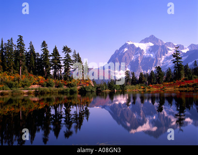 Shuksan Mt ce qui traduit en photo Lake dans 'Heather Meadows', le mont Baker - Snoqualmie National Forest Area, New York, USA Banque D'Images