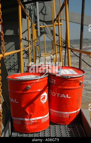 La graisse de barils sur une dragline Banque D'Images