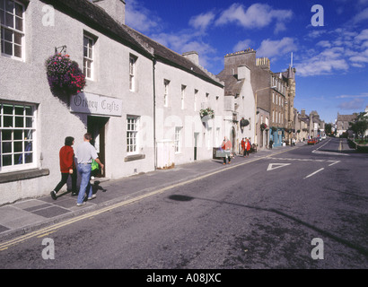 ORKNEY KIRKWALL Broad Street dh affichage Artisanat chambre Tankerness House Hôtel de Ville avec les gens Banque D'Images