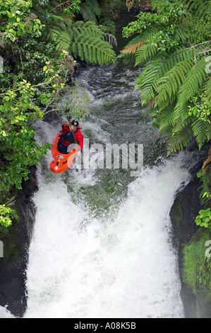 Kayak Tutea s Falls Okere, près de Rotorua Nouvelle Zélande Banque D'Images