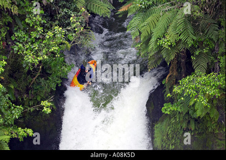 Kayak Tutea s Falls Okere, près de Rotorua Nouvelle Zélande Banque D'Images