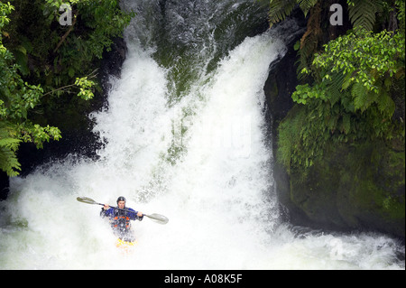 Kayak Tutea s Falls Okere, près de Rotorua Nouvelle Zélande Banque D'Images