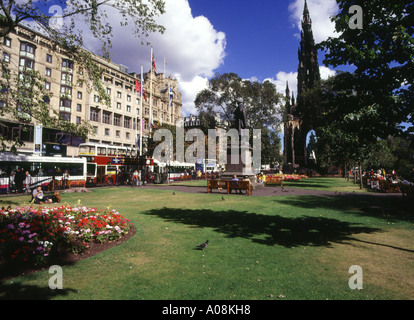 Les jardins de Princes Street dh ST Princes Gardens Edinburgh Sir Walter Scott Memorial Park et parterres Banque D'Images