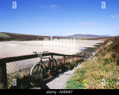 dh Beach ORPHIR WAULKMILL BAY ORKNEY SCOTLAND cycle à vélo garée Banque D'Images