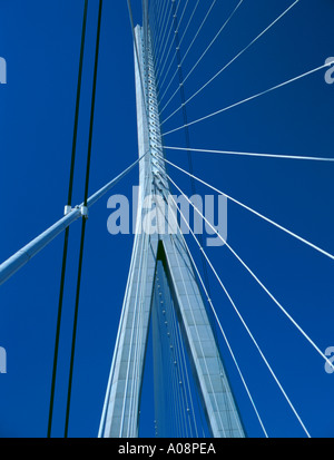 L'une des deux tours d'une trame du Pont de Normandie, Normandie (Normandie), France. Banque D'Images