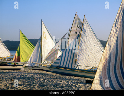 Yachts tiré vers le haut sur la plage de Boracay, Philippines Banque D'Images