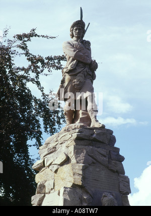 dh ABERFELDY PERTHSHIRE Black Watch Memorial soldat statue ecosse royaume-uni Banque D'Images