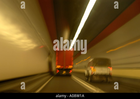 Images abstraites de rouler dans un tunnel Banque D'Images